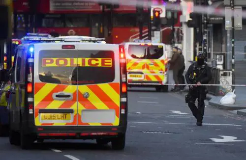 Sangue e attentati, vita da eroi nella City violenta. Gli abitanti: "Ormai sappiamo difenderci da soli"