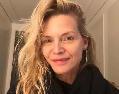 Selfie senza trucco per Michelle Pfeiffer ed è subito boom di like 