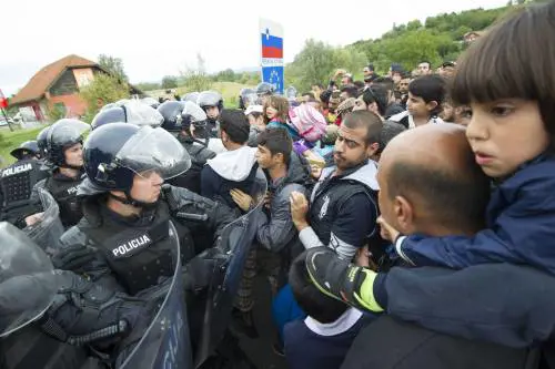 Emergenza migranti in Bosnia: rischio caos al confine d'Italia