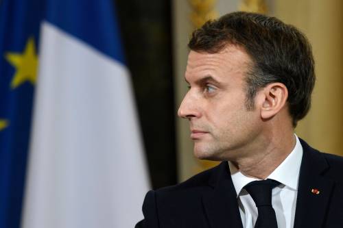 Francia, ora un sindacato "spegne" Parigi: blackout contro Macron