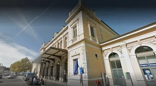 Trieste, pistola su treno, botte a soccorritori e agenti: preso serbo