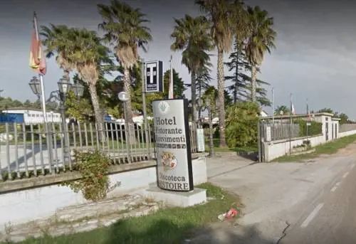 Foggia, rubano borsa ad una ragazza e la pestano: arrestate due donne