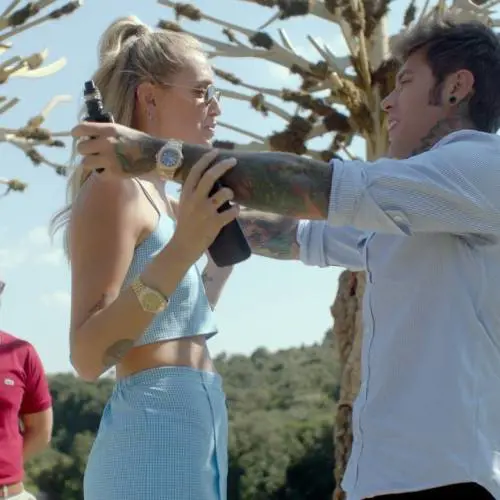 Chiara Ferragni "pilota" Fedez alle prove delle nozze: "Dimmi che sono bellissima così si commuovono tutti"