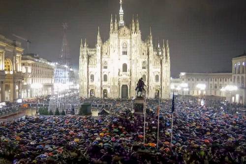 Quella sinistra che si nasconde dietro i flash mob delle Sardine