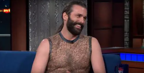 Un'altra icona gay conquista la cover di Cosmopolitan