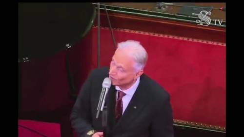 Amedeo Minghi canta "Trottolino Amoroso dudu dadada" al Senato