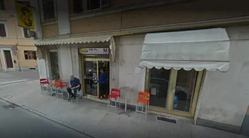 Jesi, straniero aggredisce barista e 62enne intervenuto in sua difesa