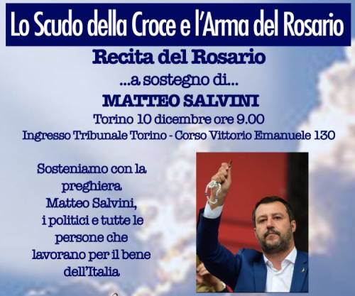Torino, ora i cattolici pregano con il rosario per Matteo Salvini