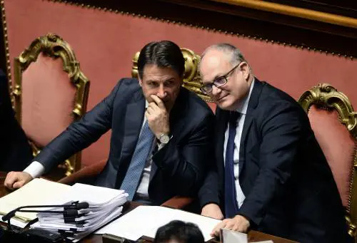 Manovra, ok del Senato. E Gualtieri esulta così: "È un piccolo miracolo"