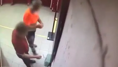 Licenziati nove furbetti del cartellino che lavoravano nel mercato ittico di Pozzuoli