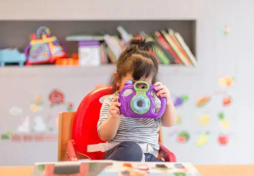 "Sei proprio un terrone". In asilo la maestra-orco: schiaffi e insulti ai bimbi
