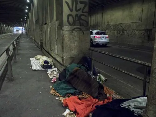 Milano regno del degrado: l'incubo dei sottopassi dimenticati da Sala e Pd