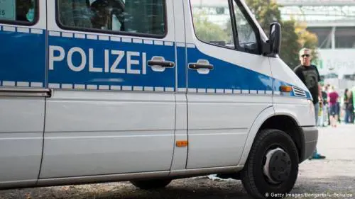 Sorpresa senza biglietto, spruzza il proprio latte contro il controllore