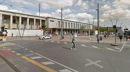Molestata da straniero che si cala pantaloni, l'incubo di una 18enne