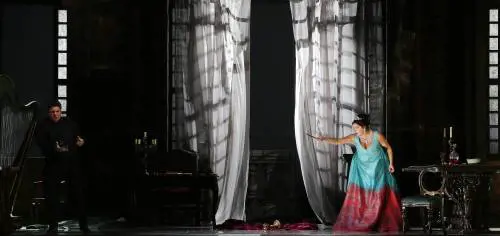 "Grande donna  Tosca che si ribella al male"