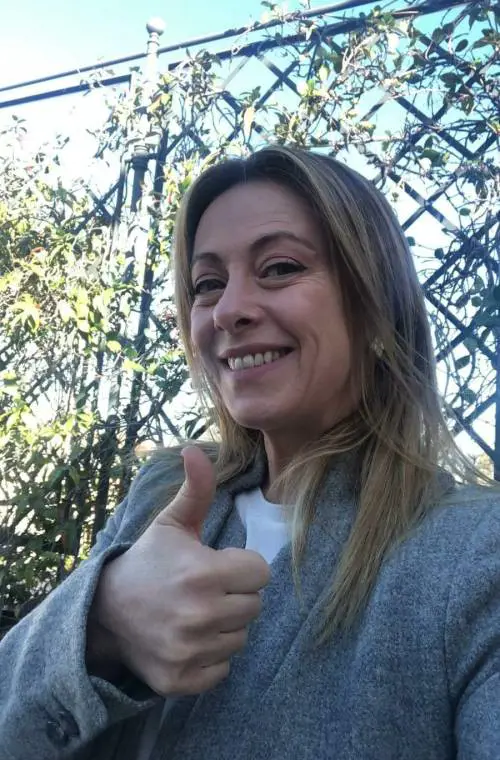 Giorgia Meloni fa ascoltare la violenza verbale subita dalle sardine