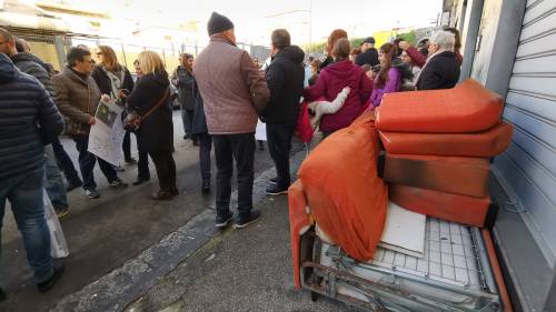 Bagnoli, protesta contro lo sversamento illecito di rifiuti