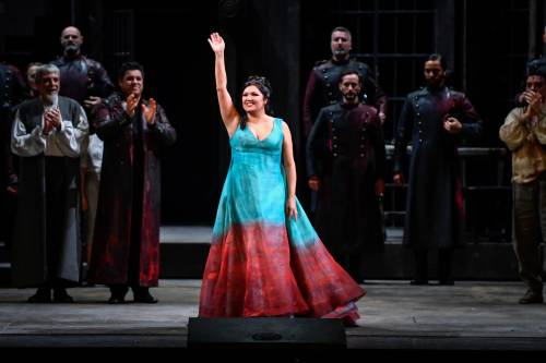 L'errore della Netrebko alla prima della Tosca: lo supera con eleganza
