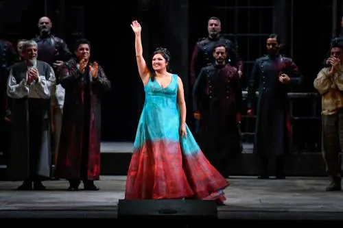 L'errore della Netrebko alla prima della Tosca: ​lo supera con eleganza