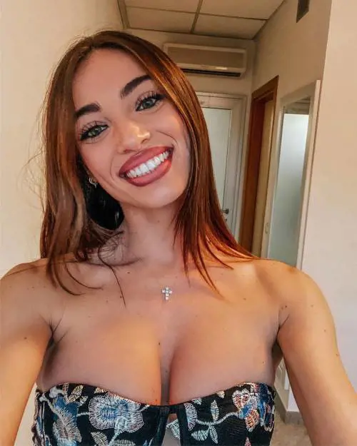 Lorella Boccia, scollatura da capogiro
