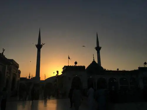 Nelle scuole della Turchia si insegna ai bambini come andare in moschea