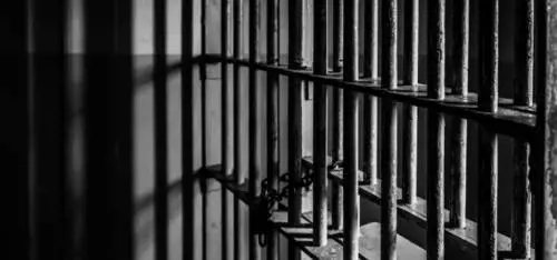 Livorno, agente penitenziario preso a pugni nei fianchi per aver sedato una rissa