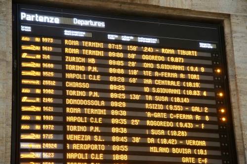 La mia fuga in treno dalla Milano blindata tra isteria, disinformazione e pochi controlli