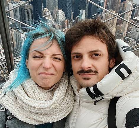 Fabio Rovazzi e Karen Kokeshi in vacanza a New York, gli hater: “Ti svuota il conto”
