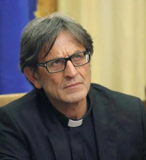 Don Aniello attacca: "Saviano illude giovani, Gomorra li rovina"