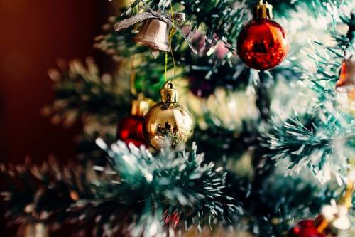 Germania, tasse pure sugli alberi di Natale
