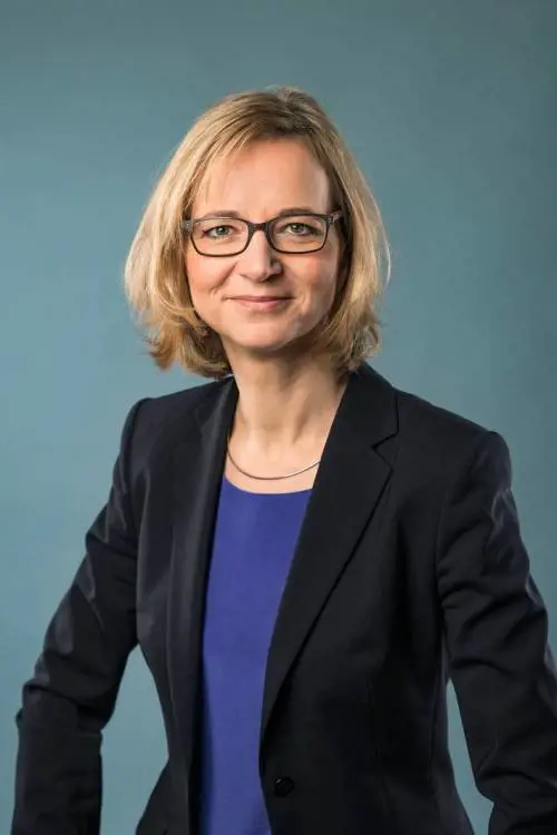 Germania, la sindaca sfida la legge: "Non stringo la mano ai consiglieri di estrema destra"