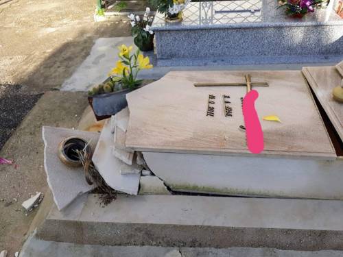 Salerno, atti vandalici nel cimitero: indagano i carabinieri