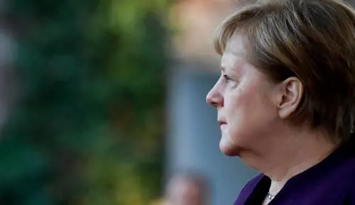 La Merkel si inchina a Erdogan: un fiume di soldi verso Ankara