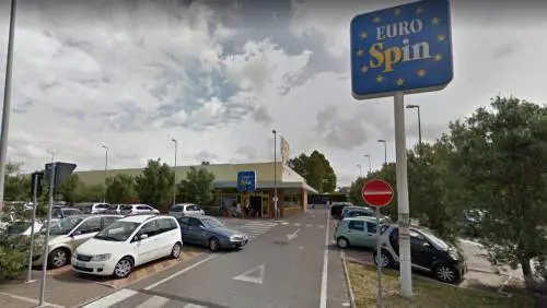 Acilia, rapina a mano armata all’Eurospin: ladri in fuga