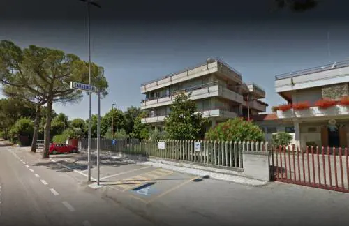 Teramo, durante lo sgombero magrebino frattura un polso a carabiniere