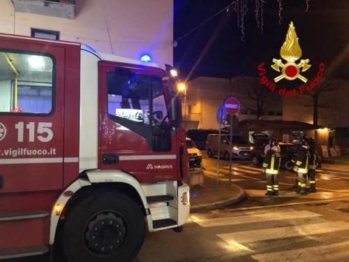 Pistoia, incendio parte da luci dell'albero di Natale: muore 83enne