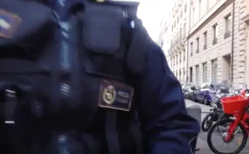 Roma, videomaker riprende gli agenti. Il vigile: "Se sto senza divisa ti spacco questa in testa"