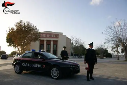 Sopresi a rubare merce in un chiosco, arrestati due marsalesi