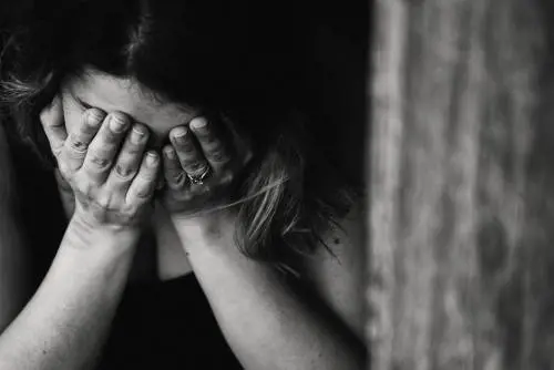 Licenziato perseguita il capo: accusato di stalking