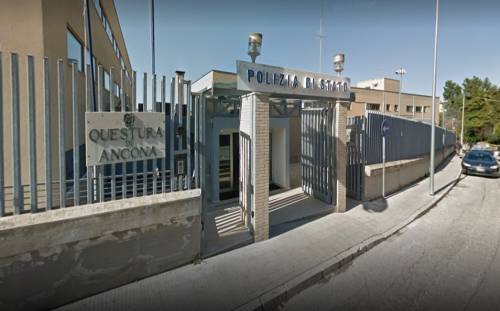 Ancona, paura in strada: scoppia furiosa rissa fra extracomunitari