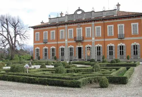Tour tra le bellezze lombarde con pizze dai nomi letterari