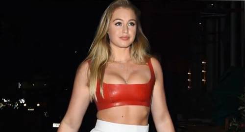 Iskra Lawrence incinta: "Avrò un figlio no gender". E i social la massacrano