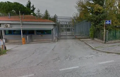 L'aggressione in ascensore: senegalese cerca di abusare della 23enne