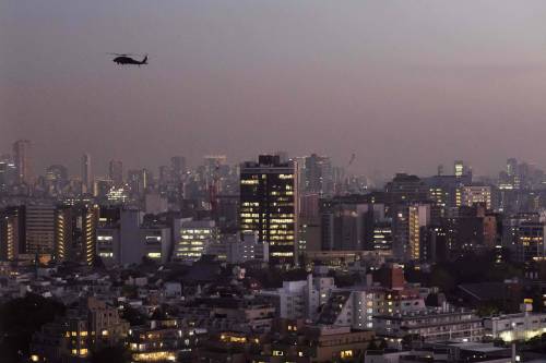 Troppi anziani e poco lavoro: ora Tokyo apre agli immigrati