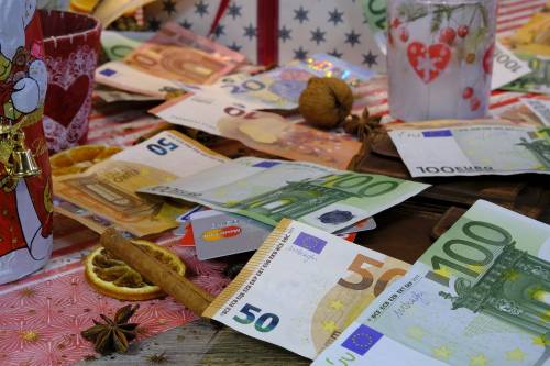 Italiani i più tassati d'Europa: ecco perché siamo strangolati