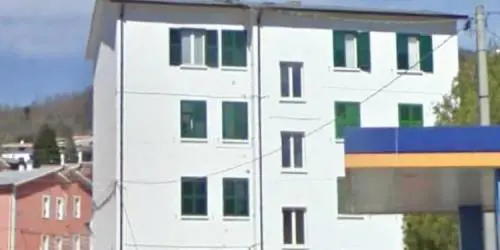 Legano e derubano 90enne. Ma la badante li fa arrestare