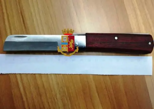 Controlli della polizia al Vomero, 13enne trovato con un coltello