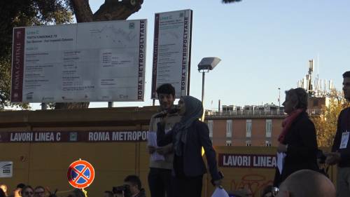 Il leghista alla sardina con il velo: "Dia lezioni di democrazia nei Paesi dove vige la Sharia"