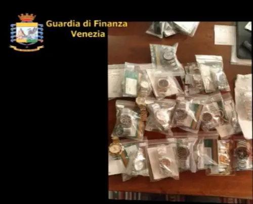 Maxi frode doganale di orologi di lusso: 4 arresti