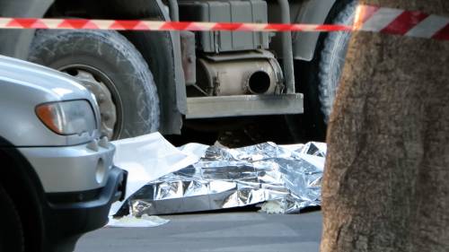 Tragedia a Palermo: travolto da un camion muore sul colpo ciclista
